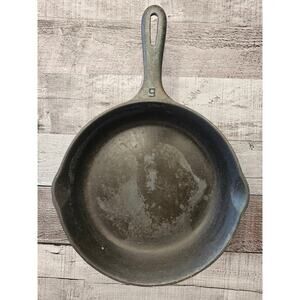 CAST IRON 9" SKILLET CI SK Pre 1960 Vintage